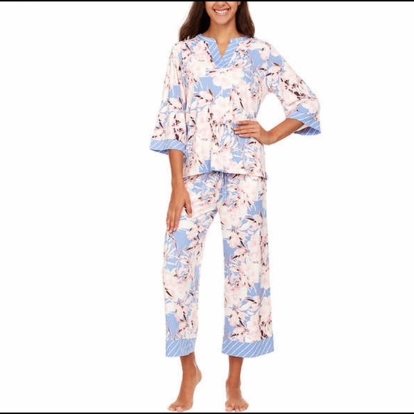 Flora Nikrooz Other - Flora Nikrooz Crop Pants PJ Set
